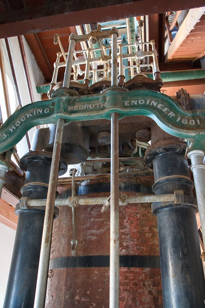 03-Cornisch steam pump at deserted copper mine.jpg - Cornisch steam pump at deserted copper mine